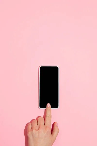 Kullanılan aygıt, üst görünümde aygıt, kopyalanmış boş ekran, minimal biçim — Stok fotoğraf