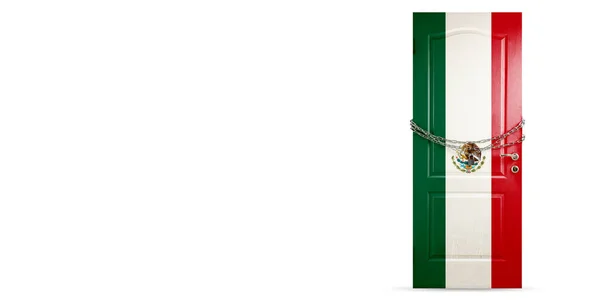 Πόρτα χρωματιστή σε σημαία Μεξικού, κλείδωμα με αλυσίδα. Κλείδωμα χωρών κατά τη διάρκεια του ιού της στέψης, εξάπλωση COVID — Φωτογραφία Αρχείου