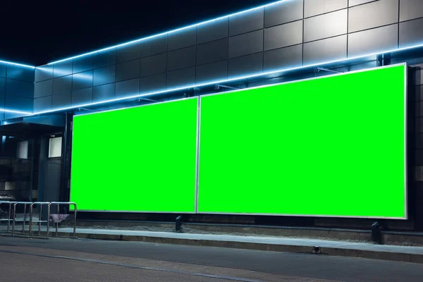 Κενό φως της πόλης για τη διαφήμιση στο κτίριο τη νύχτα της πόλης, copyspace για το κείμενο, την εικόνα, το σχεδιασμό σας — Φωτογραφία Αρχείου