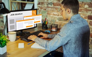 Dünya krizinde iş arayan bir adam. İnternetten iş bul. İş, internet ve ağ kurma kavramı. Modern arama çubuğu tasarımı.