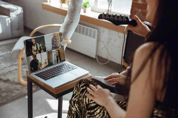 Caucasian musicians during concert at home insulated and quarantined, cheerful and happy, performing with online connected band — Stock Photo, Image