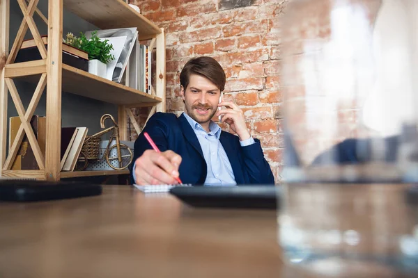 Young man, manager, team led return to work in his office after quarantine, feels happy and inspired — Stock Photo, Image