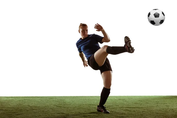 Vrouwelijke voetbal, voetbal speler schoppen bal, training in actie en beweging met heldere emoties geïsoleerd op witte achtergrond — Stockfoto