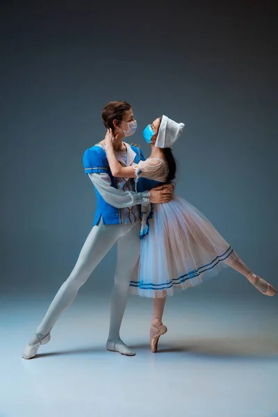 Young and graceful ballet dancers as Cinderella fairytail characters. — Stock Photo, Image