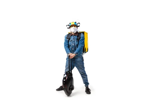 Too much orders. Contacless delivery service during quarantine. Man delivers food and shopping bags during isolation, wearing gloves and face mask. — Stock Photo, Image