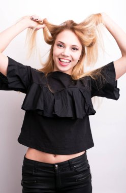 Sarışın funy kız.