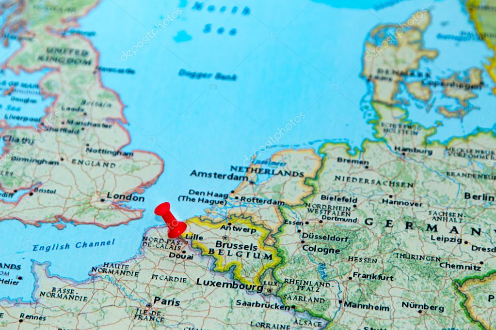 Lille, België gevestigd op een kaart van Europa ...