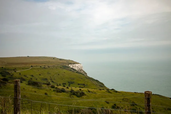Vista paisagem dos penhascos brancos em Dover — Fotografia de Stock