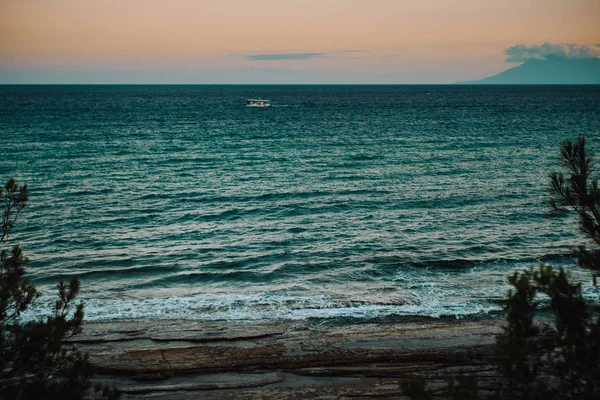 Beau paysage de coucher de soleil sur l'île de Thassos — Photo