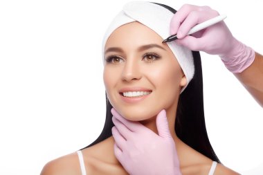 Plastik cerrahi operasyondan önceki genç kadın