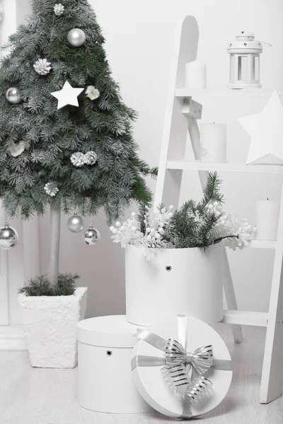 Christmas home interior in white and green — Stock Photo, Image