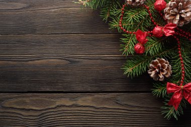 Noel ağacıyla ahşap arka plan