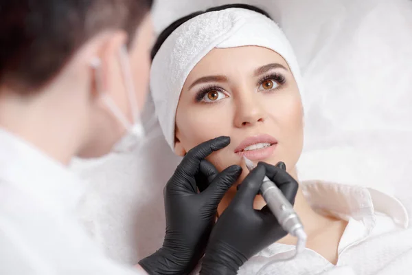 Labios de maquillaje permanente — Foto de Stock