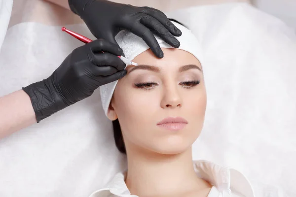 Permanent makeup eyebrows. — Stock Photo, Image