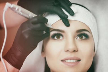 Kalıcı makyaj. Kaşlar dövme