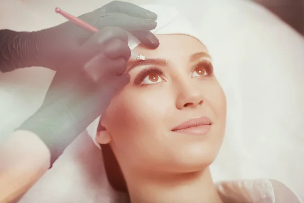 Cejas permanentes del maquillaje . — Foto de Stock