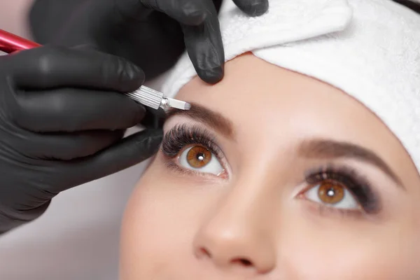 Permanent makeup eyebrows. — Stock Photo, Image