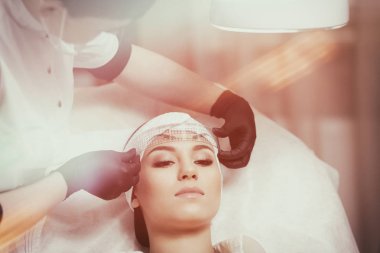 Kalıcı makyaj kaşları.