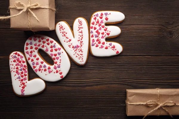 Panes de jengibre corazones y pequeñas cajas para el día de San Valentín . —  Fotos de Stock