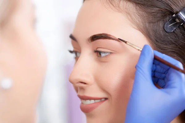 Permanent makeup of eyebrows for attractive woman. — Stock Photo, Image