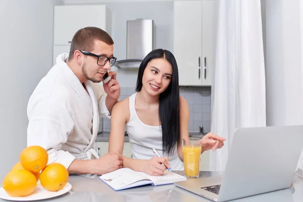 Couple watching news at laptop in morning. — Stock Photo, Image