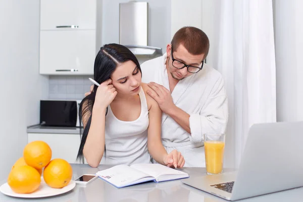 Man helping with study her girlfriend. — Stock Photo, Image