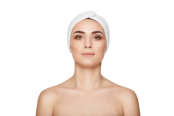 Beautiful woman with pure skin with bandage on head. — Stock Photo, Image