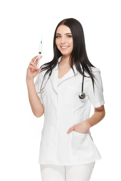 Portrét mladé ženy lékaře usmívající se stříkačkou v ruce — Stock fotografie