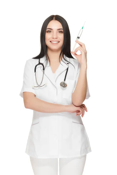 Vacker sjuksköterska på sjukhuset poserar med injektion i hand. — Stockfoto
