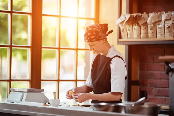 Cafeforming makarna çalışan