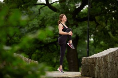 Neşeyle ısınma kız