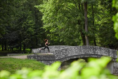 Anonim kadın çalıştıran parkta