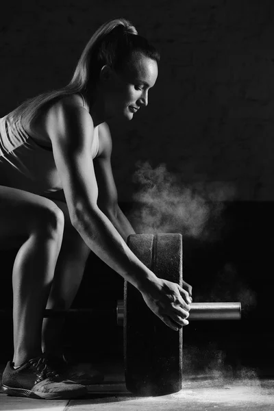 Female crossfit athlete exercising — Stock Photo, Image