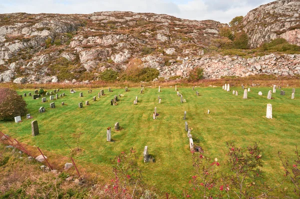 Herbstlandschaft auf dem Friedhof — Stockfoto