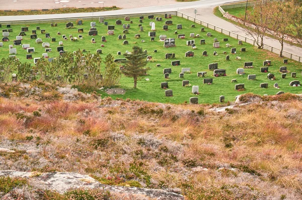 Paisaje otoñal con iglesia noruega — Foto de Stock