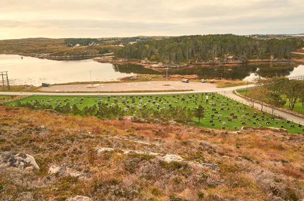 Herfst landschap met Noorse kerk — Stockfoto