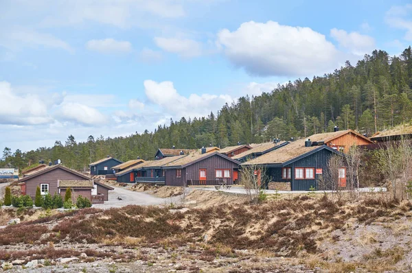 Die Gutshäuser in den Bergen Norwegens — Stockfoto