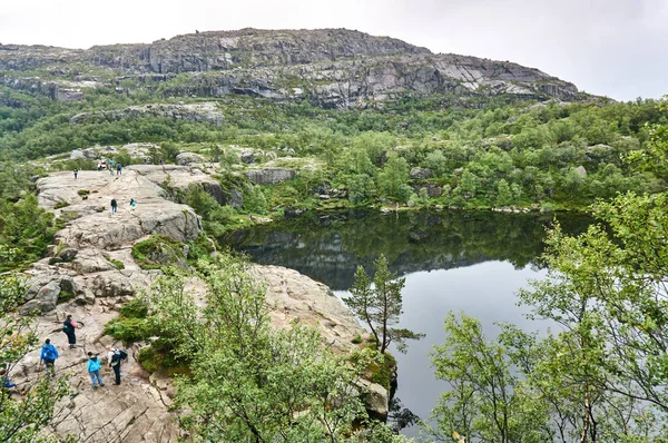 トレイルは、ノルウェーの観光客 — ストック写真