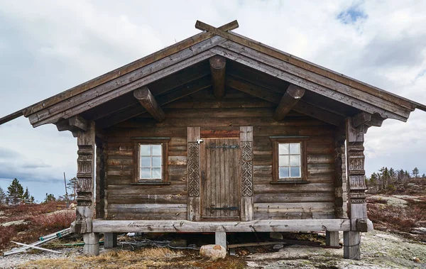La storica, tradizionale casa vacanza sulle montagne norvegesi — Foto Stock