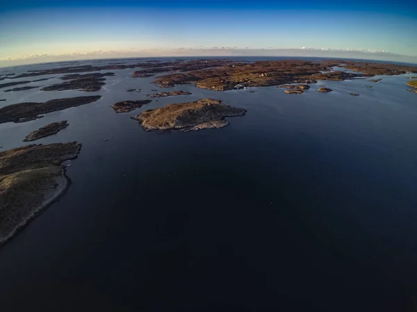 Norweski scenic natura piękne nadmorskich krajobrazów, Nagie skały — Zdjęcie stockowe