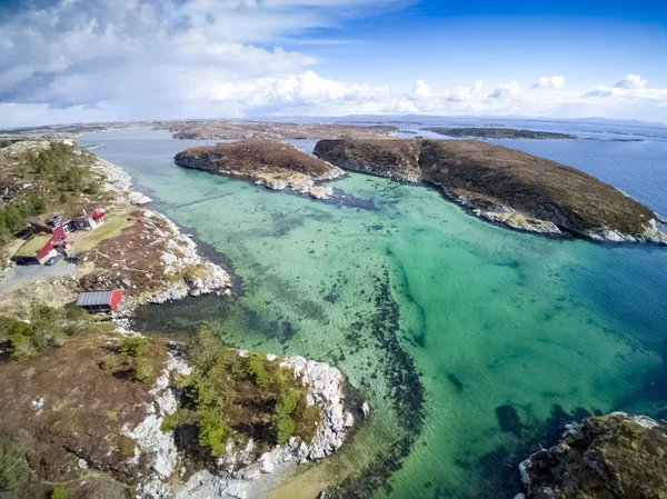 Norský fjord záliv a pobřeží, letecký pohled — Stock fotografie