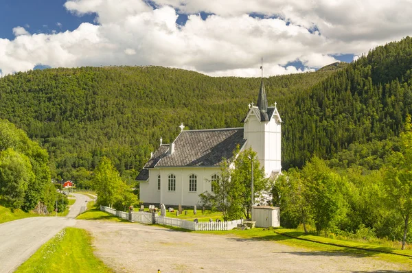 Wooden church between high mountains — Stock Photo, Image