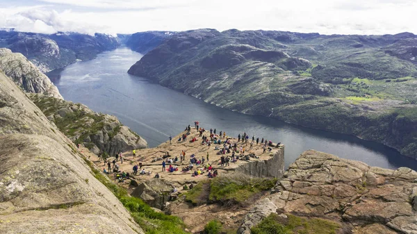 Lysefjord ve minber Rock, Norveç — Stok fotoğraf