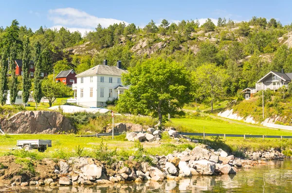 Traditional buildings of Norwegian, Norwegian village on the fjo — Stock Photo, Image