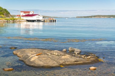 Norveççe, Norveç Köyü fjo üzerinde geleneksel yapılar