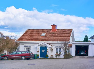 Kırsal kesimde küçük ahşap yazlık