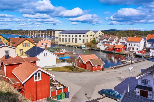 Kleurrijke architectuur op de kust — Stockfoto