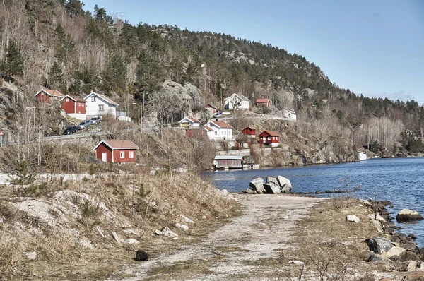 Vroege voorjaar over de Noorse fjord — Stockfoto