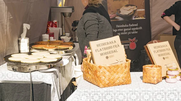 Verkauf und Produktion von Bio-Fladenbrot und Pfannkuchen — Stockfoto