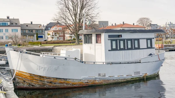 Viejo barco de pesca de madera — Foto de Stock